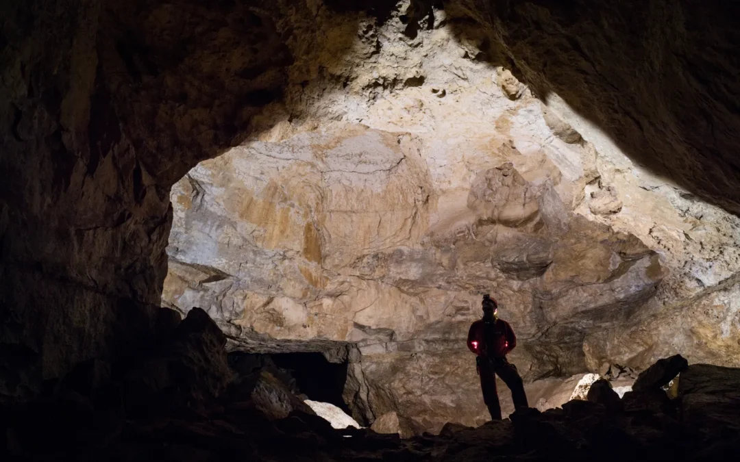 Pourquoi des scènes de spéléologie dans Le Puits des Âmes?